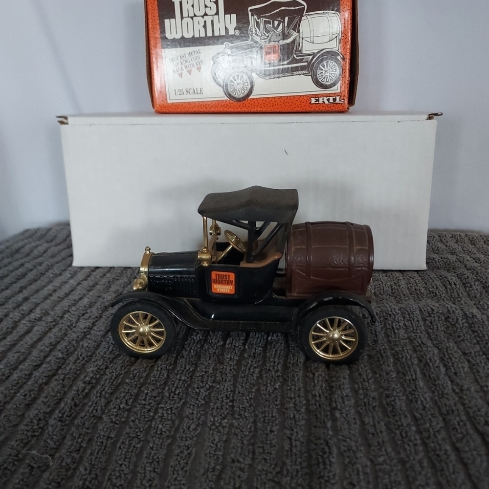 Model T Toy Car - Black and Gold